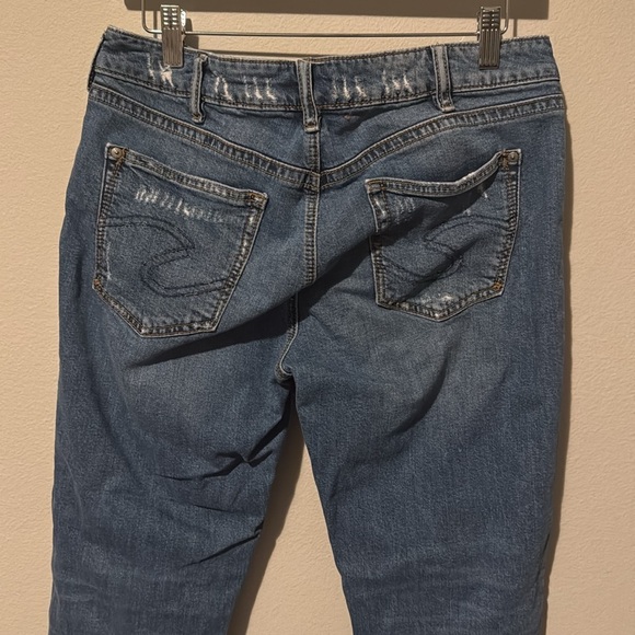 Silver Jean Co Avery Slim Crop W 31 L 25 Medium Wash EUC Distressing - Picture 8 of 12